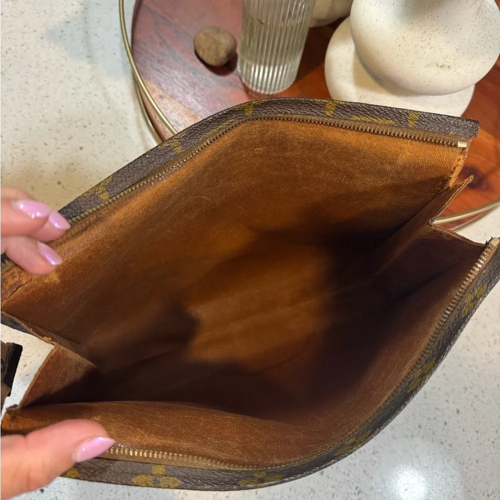 SOLD 🛑 Louis Vuitton LV Authentic Vintage Clutch/Pouch - Picture 8 of 10